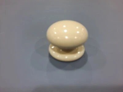 CREAM CERAMIC STUNNING DOOR KNOB CUPBOARD CABINET DRAWER VINTAGE  FREE P&P - Image 1 of 4