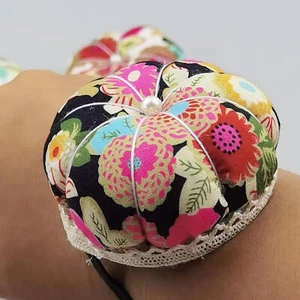 Wrist Pin Cushion Needle Pin Cushion Holder Sewing Kit DIY Craft Sewing Pin Tool - Picture 1 of 15