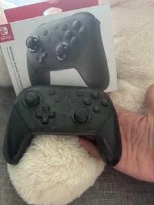 Official Nintendo Switch Pro Controller OEM - POWERS ON - Parts/Repair - Afbeelding 1 van 4