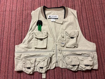 COLETE DE PESCA MASCULINO USADO LEVEMENTE USADO COLUMBIA PFG MARROM CLARO CÁQUI TAMANHO 2XL - Imagem 1 de 4
