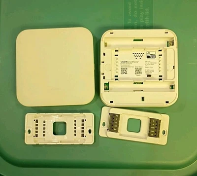 2 Vivint SmartHome Thermostats VS-ELEM02-001 - Image 1 of 3
