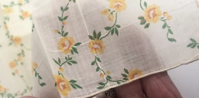 Vtg 11" SQ Yellow Linen HANDKERCHIEF Hanky Roses Vine Floral g - Image 1 of 4