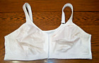 PLAYTEX 46DD SILKY WHITE SOFT CUP FRONT CLOSE BACK SUPPORT WIREFREE FULL COV BRA