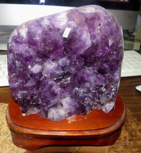 AMETHYSTKRISTALLCLUSTER KATHEDRALE GEODE AUS BRASILIEN MIT POLIERTEM ACHATRAND - Bild 1 von 5