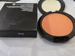 MAC Studio Fix NC40 Powder PLUS foundation. Compact Foundation - 0.35 oz. - Picture 1 of 9
