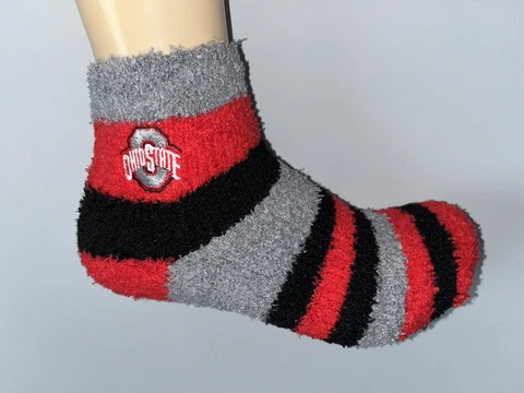 OHIO STATE BUCKEYES NCAA COLLEGE WOMENS STRIPE ANKLE FUZZY SLEEP SOCKS MEDIUM Q Cover