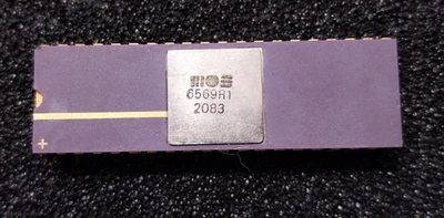 Mos 6569 R1 CERAMIC VIC Commodore 64 Video chip. (2083)   TESTED - Image 1 of 3