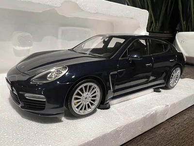 MINICHAMPS EDICIÓN CONCESIONARIO 1:18 PORSCHE PANAMERA TURBO S AZUL MET. Foto 1 de 4