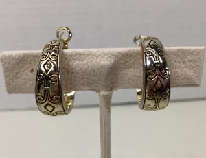 Vintage 2-Tone Pierced Hood Earrings Scroll Design 1" - Picture 1 of 6