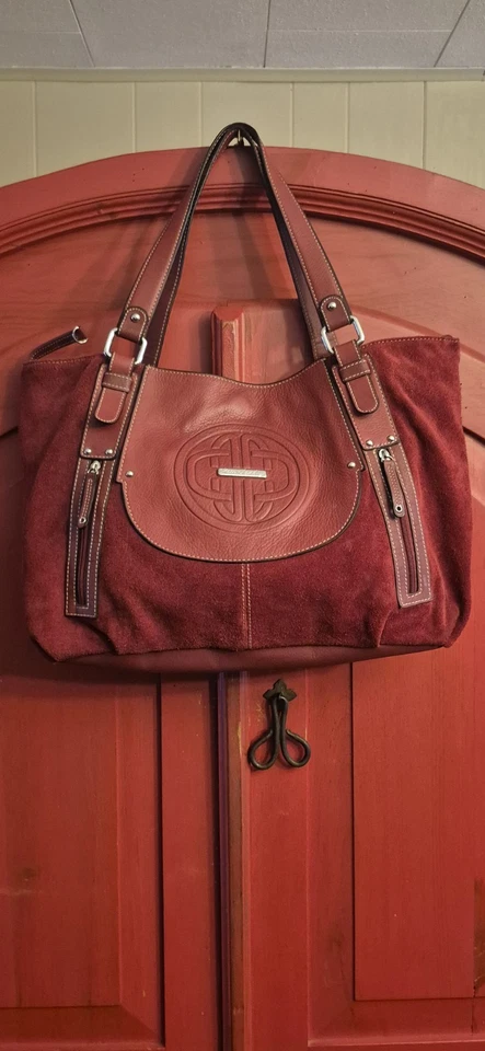 Bolso de Hombro Bolso de Mano Kate Landry Rojo Gamuza y Cuero Guijarro Grueso Flexible Usado en Excelente Condición Foto 1 de 4
