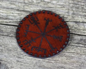 Parche de cuero Vegvisir, costura vikinga, símbolo norte, parche para coser. - Imagen 1 de 4