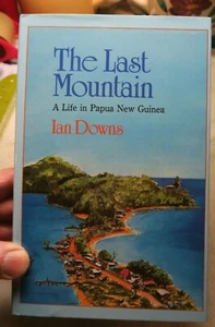 The Last Mountain Life in Papua New Guinea, Ian Downs, Hard cover,1986 *LN/LN* - Foto 1 di 10