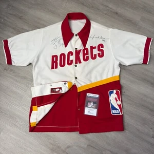 Chaqueta de calentamiento usada en el juego de los Houston Rockets firmada por Hakeem Olajuwon y Otis Thorpe - Imagen 1 de 11