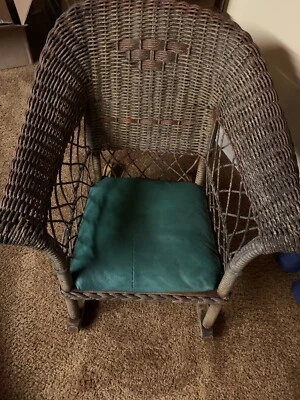 Антикварное детское плетеное кресло-качалка - Изображение 1 из 4