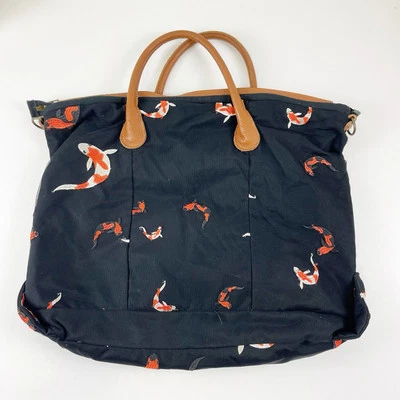 Bolsa tote Apiedinudinelparco Koi bordada preta peixe zíper alça longa removível - Imagem 1 de 4