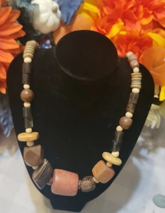 Collar de cuentas de madera colorida joyería vintage moda 24" - Imagen 1 de 7