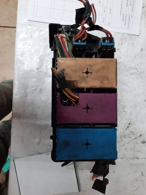 Коробка предохранителей двигатель подходит для 06-07 VUE 1614060 - Изображение 1 из 4