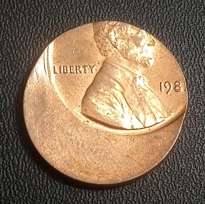 ERROR COIN OFF CENTER PENNY COPPER #285 NICE ADDITION TO THE COLLECTION  - Image 1 of 4