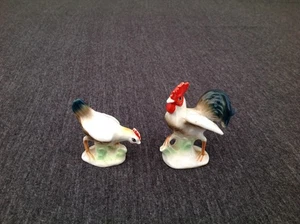 2 kleine Keramik Hühner Figuren, Hahn und Henne - Bild 1 von 13