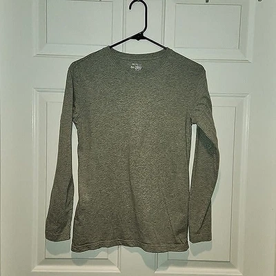 Camiseta gris manga larga para niño talla 14 XL por lugar Foto 1 de 4