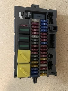 2003 - 2004 Land Rover Discovery 2 Dash Fuse Box Module YQE000251 518800008 OEM - Picture 1 of 7