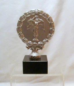 METAL VINTAGE WINGED VICTORY SILVER  5.5" DISC FEMALE VICTORY BLACK MARBLE HEAVY - Picture 1 of 6
