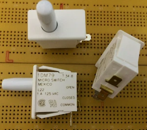1A SPDT Door Interlock Microswitch Momentary Bullet Plunger Gold Honeywell 1DM79 - Picture 1 of 1
