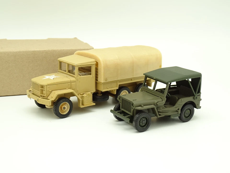 Solido Military Sb 1/50 - Bundle: Kaiser Jeep + Jeep Willys - Image 1 of 1