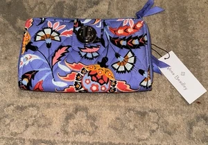 Neu mit Etikett Vera Bradley kultige RFID-Geldbörse mit Drehverschluss Wandbild Garten lila Blumenmuster Damen - Bild 1 von 8