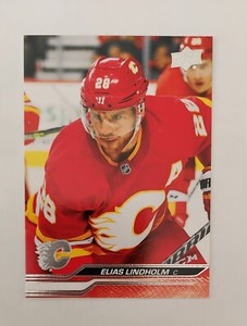 2023-24 Upper Deck Series 1 Base #25 Elias Lindholm Calgary Flames