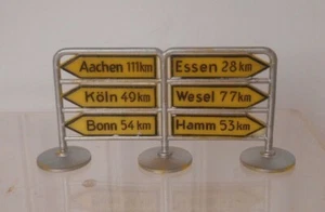 Siku V423 Plastic Direction Sign Aachen Koln Bonn Essen Wesel Hamm - Picture 1 of 1