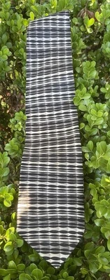 Corbata para hombre Zylos George Machado 100 % seda geométrica negra blanca 60” hecha en EE. UU. Foto 1 de 2