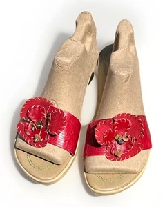 Two Lips Embroidered Red Beaded Wedge Flower Floral Stitching Sandals Shoes 9M - Picture 1 of 12