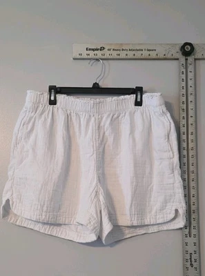 Old Navy Women's White Shorts Comfort Waistband Size XL - Image 1 of 4