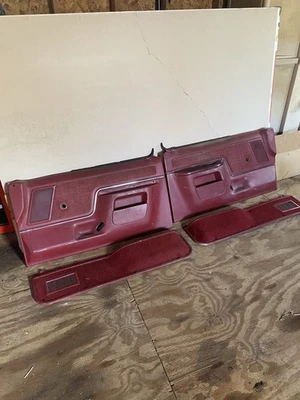 Ford F150 F250 F350 Bronco XLT 1987-91 paneles de puerta rojo de lujo conductor pasajero Foto 1 de 4