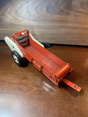 TRU SCALE Red & White Manure Spreader Works Pressed Steel Toy Vintage - Image 1 of 4