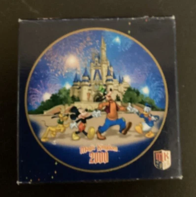 Disney Magic Kingdom 2000 disco adorno Mickey Donald Goofy Pluto 2,5 pulgadas M Foto 1 de 4