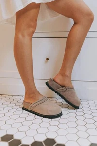NEW FREE PEOPLE Sz 10 MILO EVERYDAY MULES OYSTER SUEDE - Picture 1 of 4