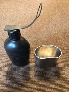 Genuine Dutch army water bottles and aluminium cup crusader style - Picture 1 of 3
