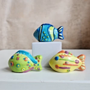 Lote de 3 Saleros y Pimenteros de Pescado MINI 1.25" Cerámica de Pescado Multicolor - Imagen 1 de 10