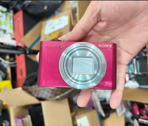 Sony DSC-WX500 18.2MP 30x Zoom Wi-Fi Compact Digital Camera with Flip Screen - Picture 1 of 13