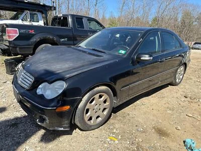 01 02 03 04 05 06 07 MERCEDES C-CLASS Fender Left - Imagem 1 de 4