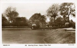 REAL PHOTO POSTCARD OF THE BOWLING GREEN, HEATON MOOR PARK, STOCKPORT, CHESHIRE - Picture 1 of 2