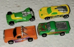 4 Mattel 1.5" Plastic Vehicles: 2 Atomix Race Cars & 2 Micro Planet Trucks - Bild 1 von 10