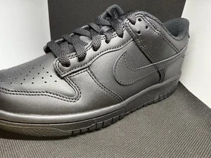 Nuevo En Caja Nike Dunk Low GS Triple Negro Talla 5y Niños Grandes Zapatos Estilo FB9109-009 - Imagen 1 de 13