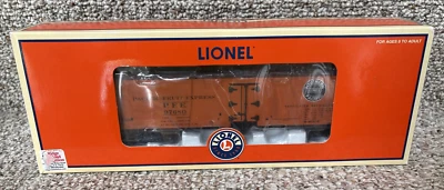 LIONEL 6-27361 P.F.E. WOOD SIDED REEFER REFRIGERATOR CAR,  O Gauge LNIB - Image 1 of 4