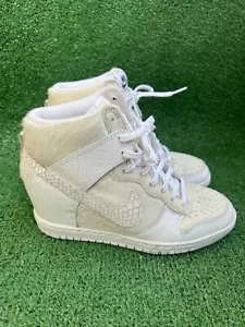 Nike MUJERES Dunk Sky High SP CUBIERTA INTERIOR CUÑA OCULTA TALLA 6.5 717122-100 - Imagen 1 de 18