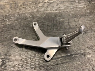 Yamaha 1995-2007 YZF600R OEM Rear Right Passenger Footrest Footpeg Bracket - Image 1 of 4