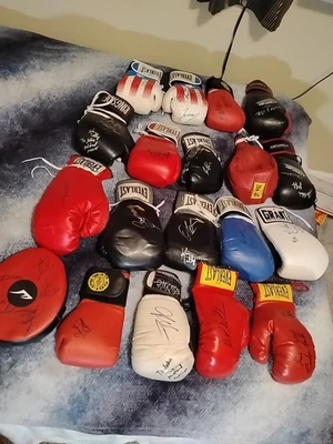 20 Signed Boxing Gloves All 100 % Authentic  Signed 1992-2014 VGC - Image 1 of 4
