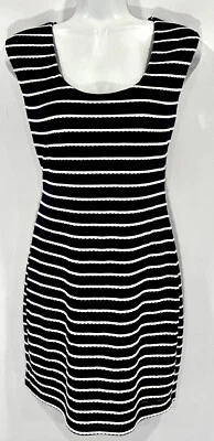 Vestido ajustado Guess azul marino y blanco con tiras rojas en la espalda sin mangas talla: 6 Foto 1 de 4